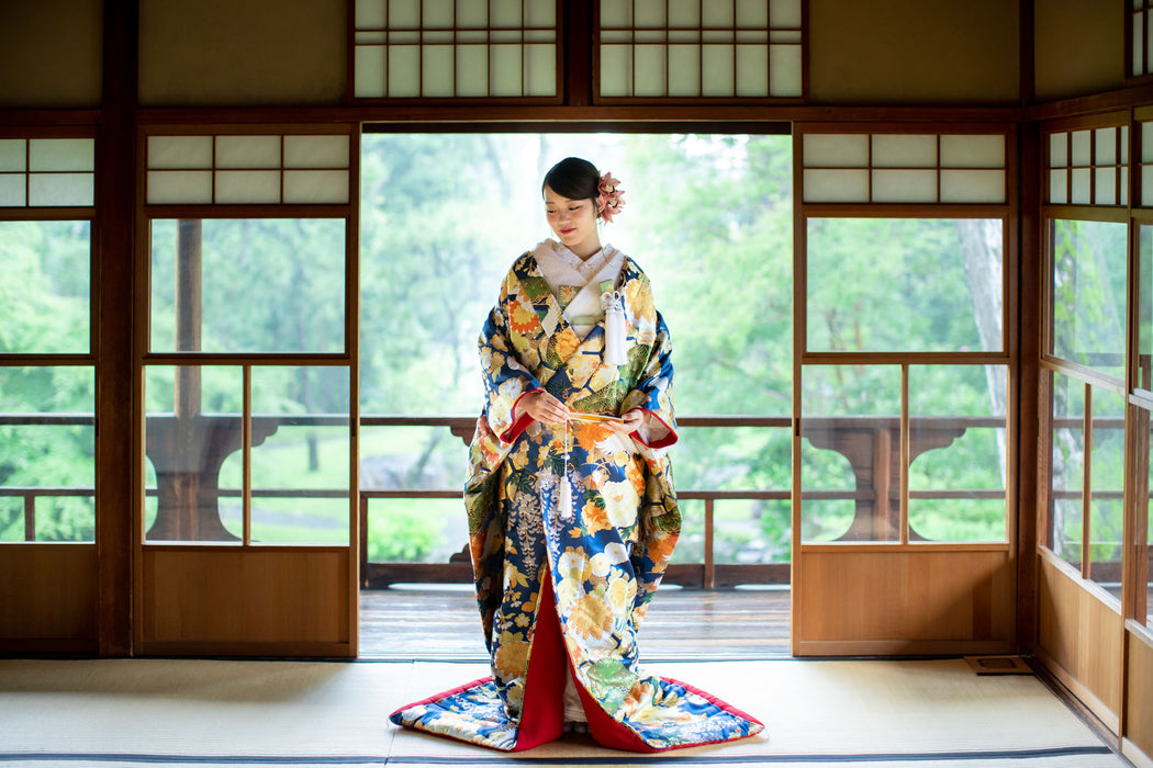 色打掛　千代見草に鶴